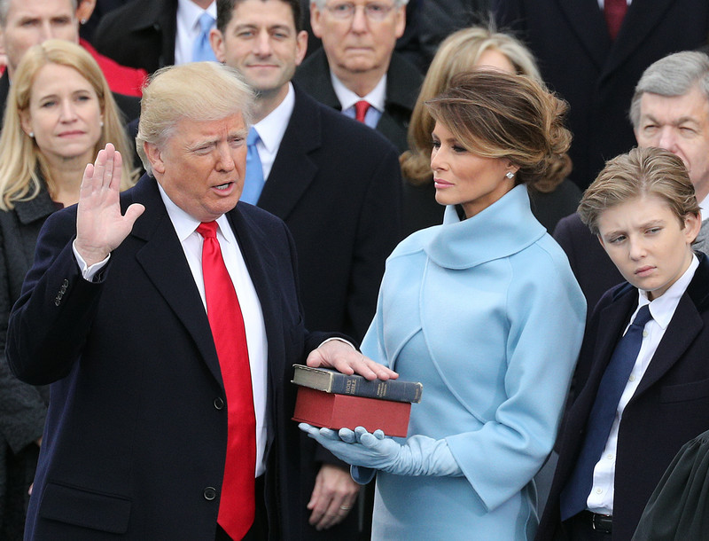 Образ дня от Мелании Трамп на инаугурации президента США 